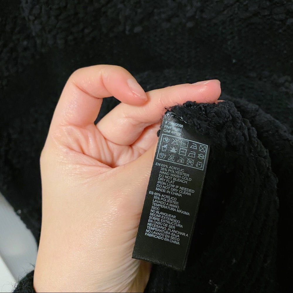 Cozy Black Knit Sweater Striped Dual Material - Picture 7 of 7